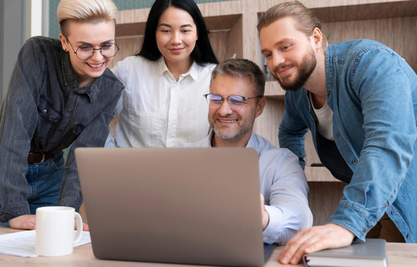 Entwicklerteam bei der Arbeit an Mobile Game Prototypen